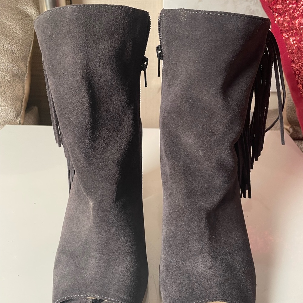Gianni Bini black suede fringed booties  size 9